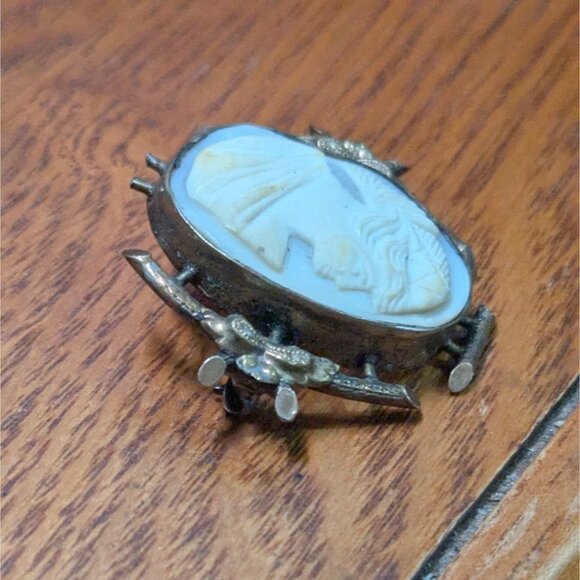 Antique Cameo Brooch Oval Profile Floral Frame Design  Elegant Estate - Picture 8 of 8